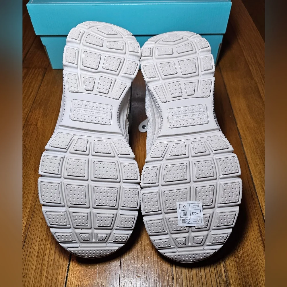 Skechers Martha‎ Stewart Darling Puffer Water Resistant Boots Women's 7 NWB